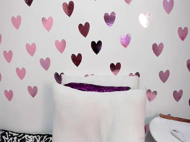 Live sex webcam photo for Roseann__ #260064283