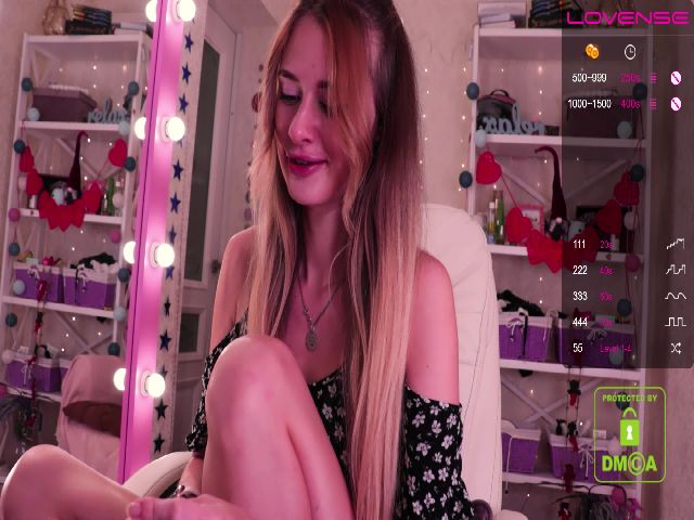 Live sex webcam photo for Lineagee #252428327