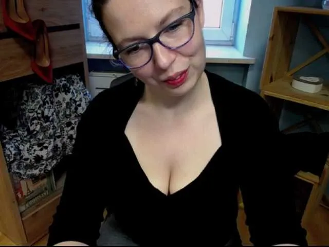 Live sex webcam photo for KarinaLux #242228833