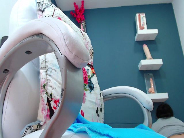 Live sex webcam photo for HANNAH_19 #257277214