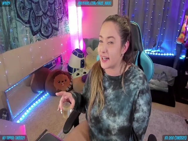 Live sex webcam photo for Nikki_Haze #258533938