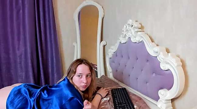 Live sex webcam photo for LilyyMeow69 #241888706