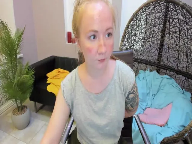 Live sex webcam photo for StunningKelly #256423821