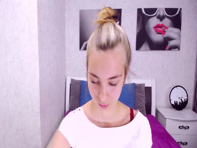 Live sex webcam photo for RossandaShy #252784223