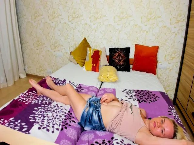 Live sex webcam photo for SusanSmite #261771696