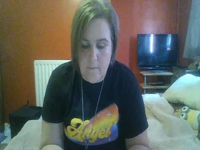 Live sex webcam photo for YUMMYMUMMY39 #253055243
