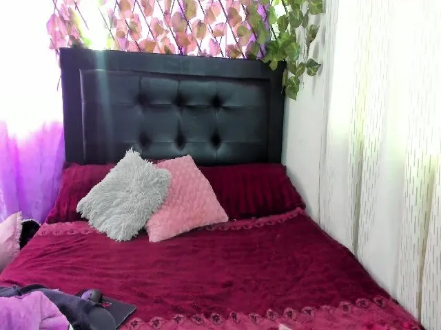Live sex webcam photo for Holly_rosee #262218825