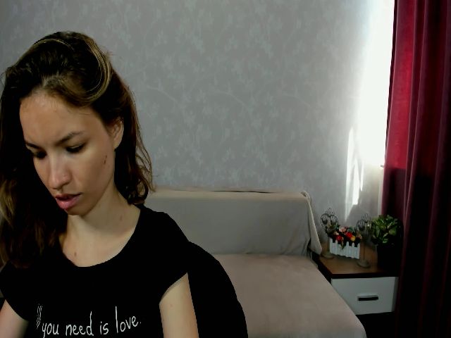 Live sex webcam photo for LindaReyy #253749749