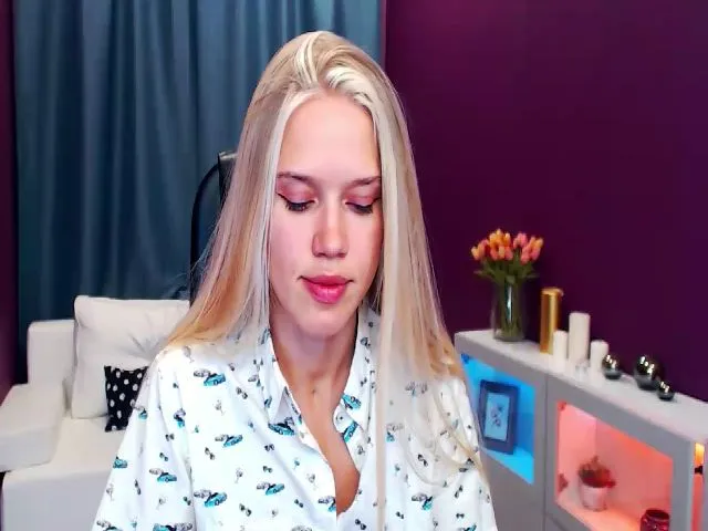 Live sex webcam photo for CassyRo #255356059