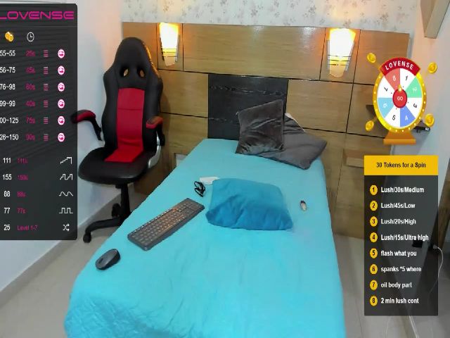 Live sex webcam photo for Kloemss #263753262
