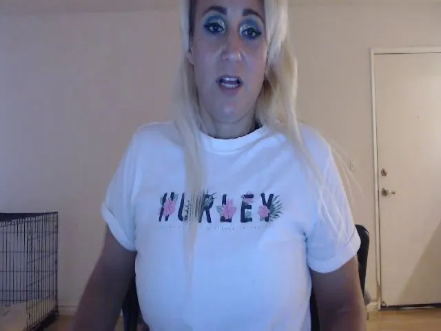 Live sex webcam photo for ExoticJewels #264005180