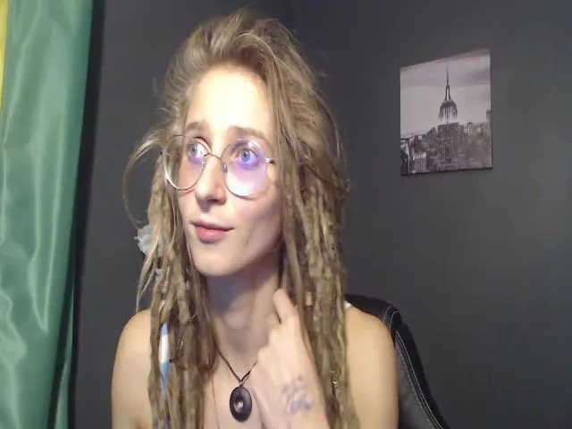 Live sex webcam photo for KINKYkeira #263845936