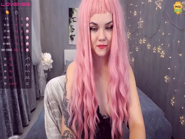 Live sex webcam photo for KerryBlair #255270241