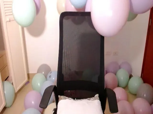 Live sex webcam photo for Cupcake_dream #257651704