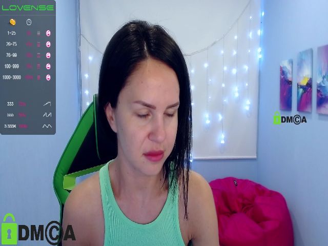 Live sex webcam photo for VickyH0ney #259987212