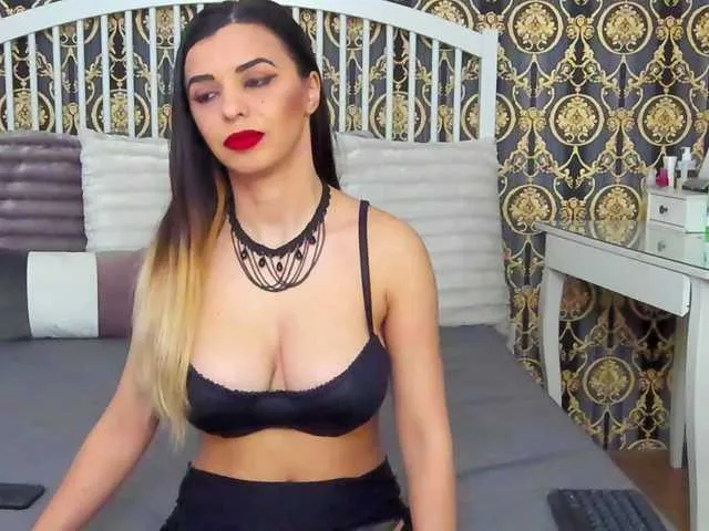 Live sex webcam photo for JuliaHayes90 #241296274