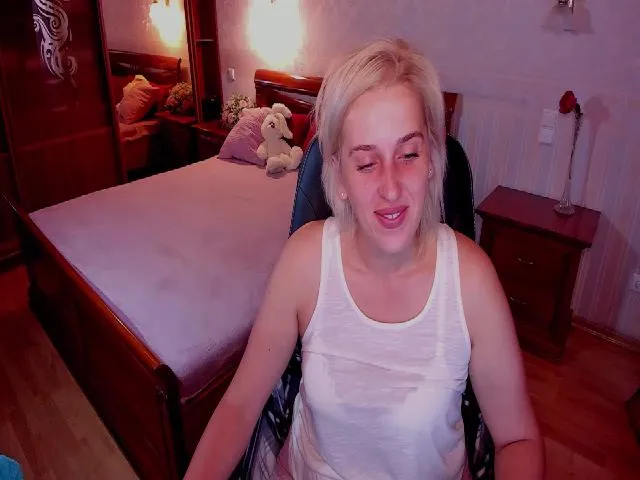 Live sex webcam photo for VictoriaJons5 #265416277