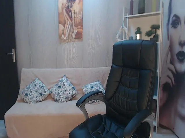 Live sex webcam photo for GoddesSophy #260480401