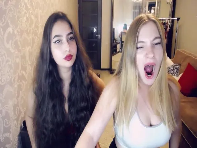 Live sex webcam photo for KimSnakee #260943761