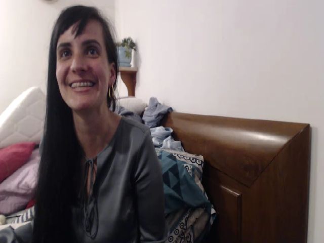 Live sex webcam photo for isabellazee2 #253274015