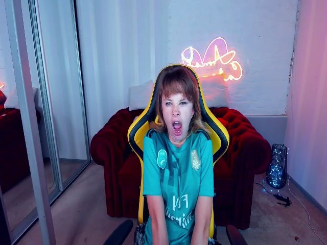 Live sex webcam photo for WhiteFoxi #261114093