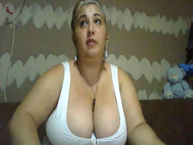 Live sex webcam photo for BigBreastsMia #254911098