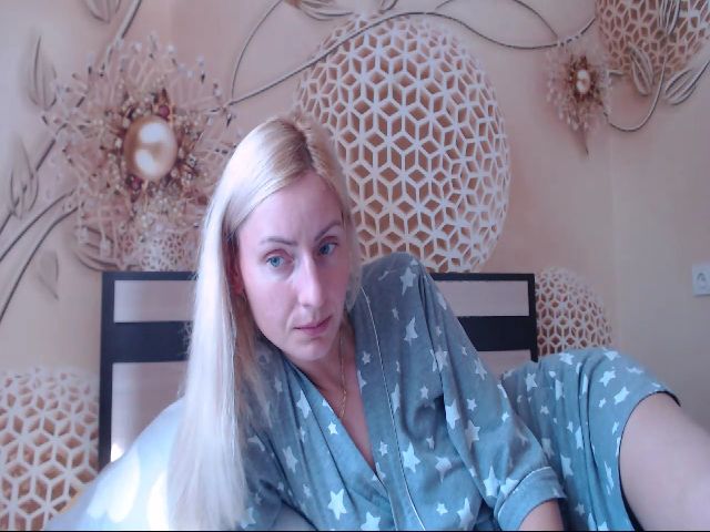 Live sex webcam photo for MeltingJulia #259969565