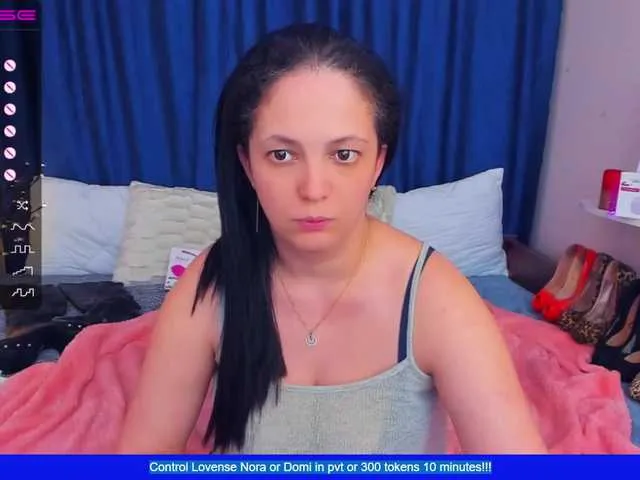 Live sex webcam photo for MilfVenus #243853577