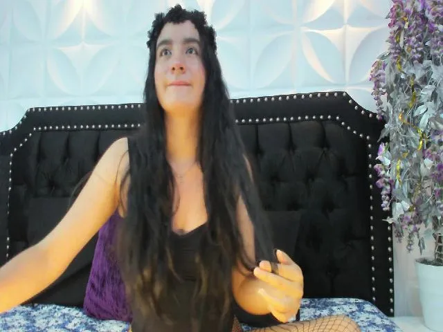 Live sex webcam photo for YoursLauren #253298420