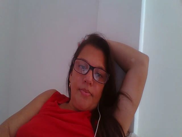 Live sex webcam photo for SweetLola01 #256384439