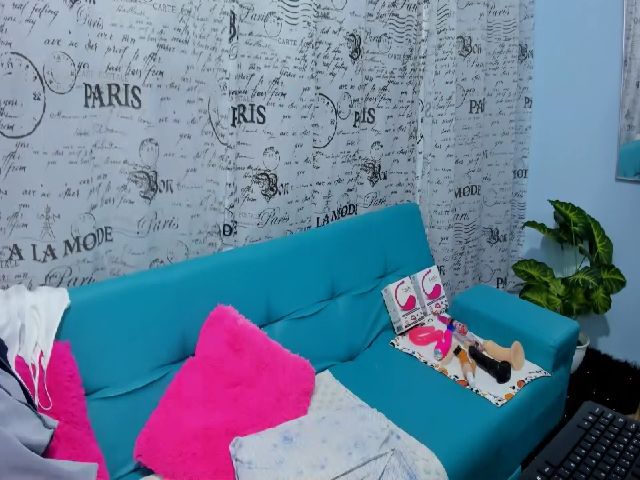 Live sex webcam photo for MILF_KARYNA #255093927