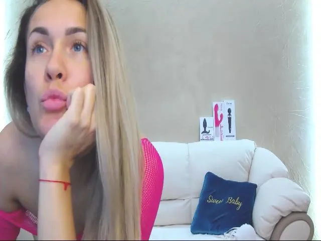 Live sex webcam photo for JulieDalton #255283042