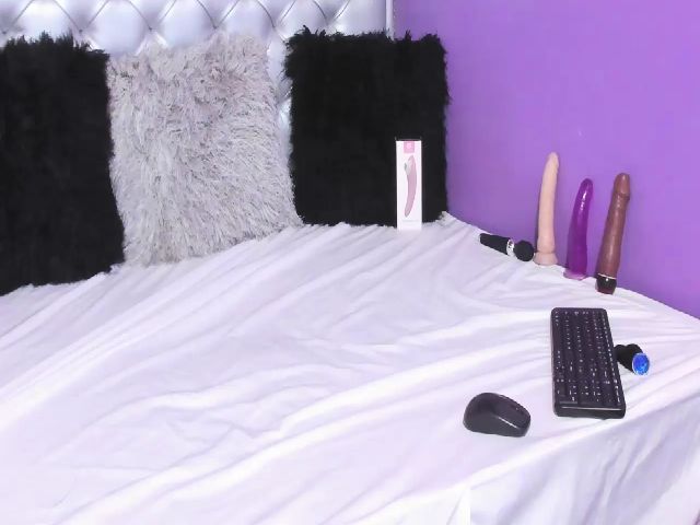 Live sex webcam photo for Violet21_ #254962850