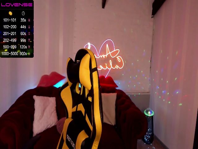 Live sex webcam photo for LittlleAngela #255739389