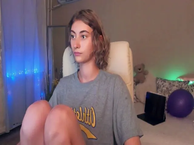 Live sex webcam photo for CuteCurles #255179974