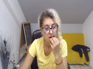 Live sex webcam photo for CurlyBella #251762417