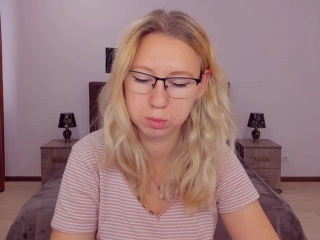 Live sex webcam photo for LizaSwan #253033136