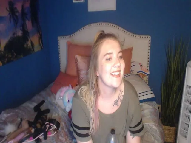 Live sex webcam photo for SnowWhiteXxxx #252314469