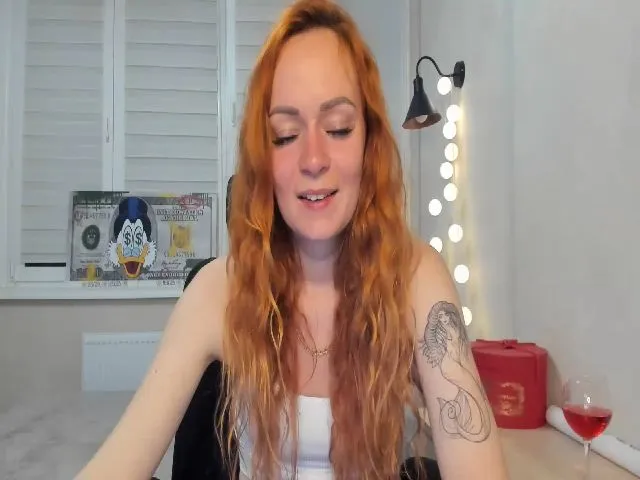 Live sex webcam photo for SimonettaV #257082432