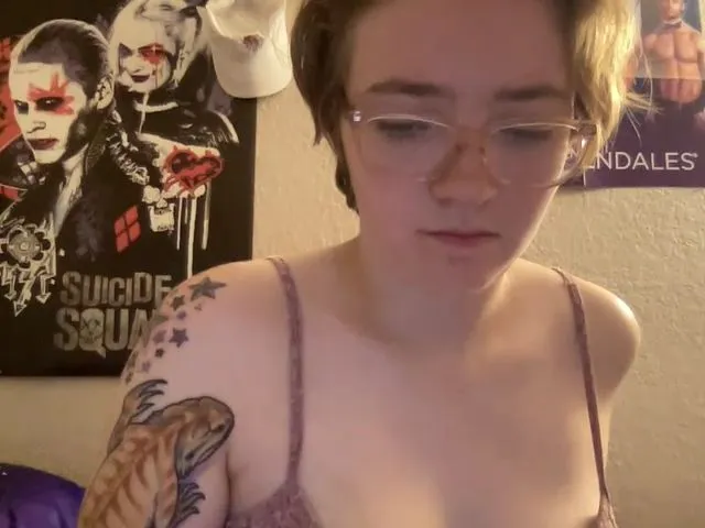 Live sex webcam photo for CandyBurger #258210562