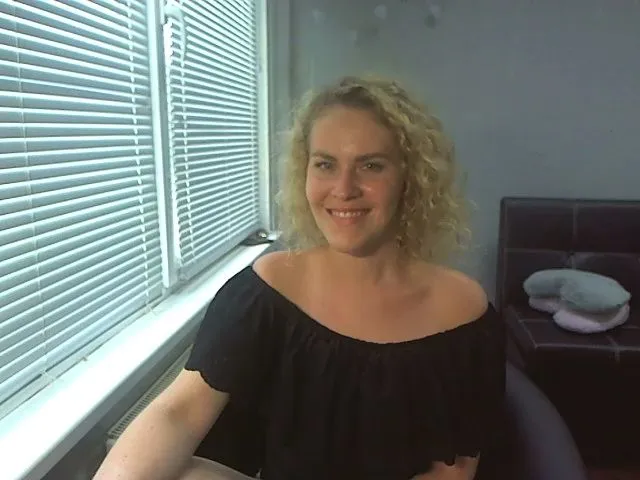 Live sex webcam photo for AnnnaLia #255644059