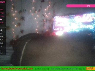 Live sex webcam photo for Honey0811 #240585782