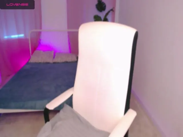 Live sex webcam photo for JIJISPA #257855659