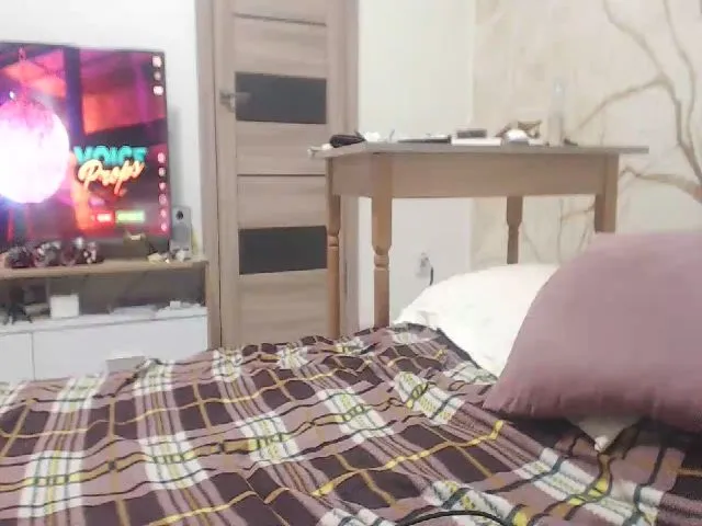 Live sex webcam photo for YumiBelle #254941499