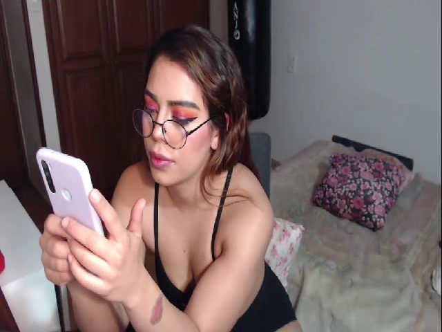 Live sex webcam photo for Biiigbooty_ #252433460