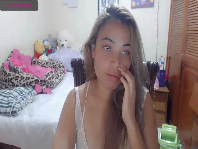 Live sex webcam photo for Meganhill_ #265048208