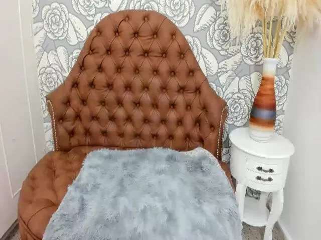 Live sex webcam photo for Lola_chuil #263773410