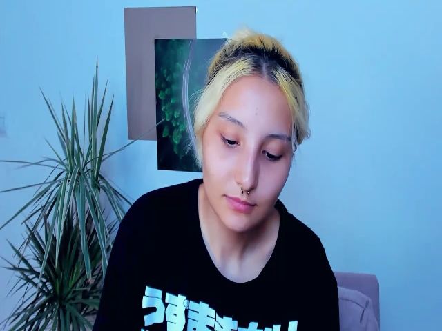 Live sex webcam photo for KarenIo #253219401