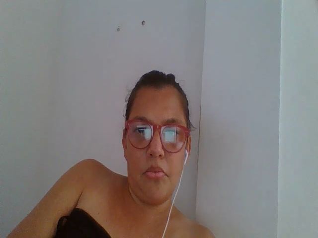 Live sex webcam photo for SweetLola01 #265121736