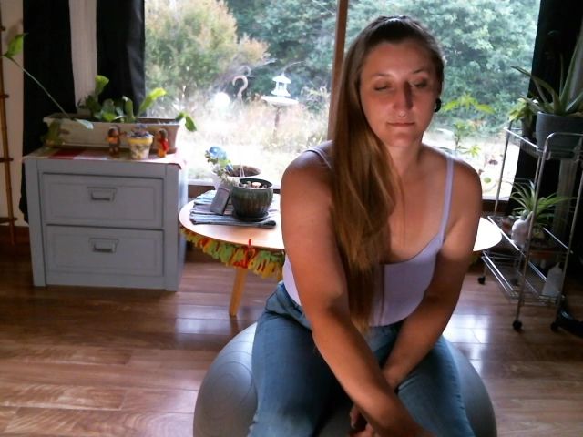 Live sex webcam photo for SuzieMoon #254980830